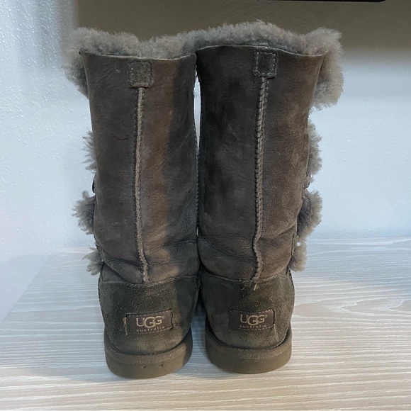 UGG Australia Bailey Button Triplet Tall Gray Suede Boots Size 7 - Picture 2 of 8